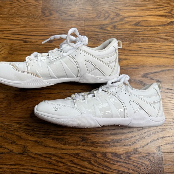 Varsity Charge Girls Sideline Cheerleading Shoes white Athletic Sneakers Size 4 - Picture 8 of 12